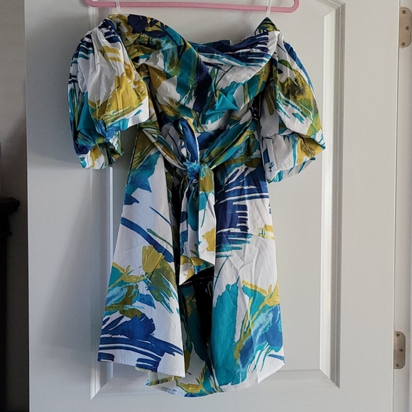 Beautiful off the shoulder dress - Picture 1 of 3